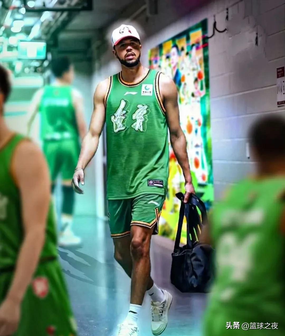 哈维空降辽宁，带着顶级射手，大心脏，关键球核心球员的大光环加盟辽篮，管理层期望哈