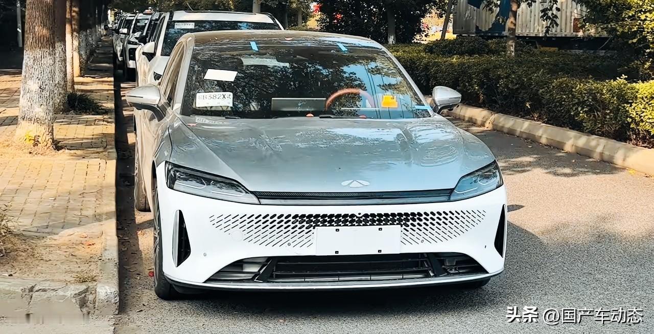 奇瑞风云A9L国际版实车街头曝光，这颜值能打动你吗？