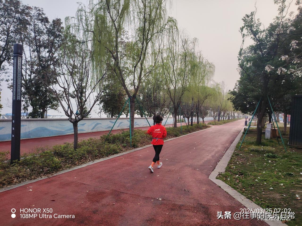 晒出你的本地生活3月25日长江岸边晨练打卡