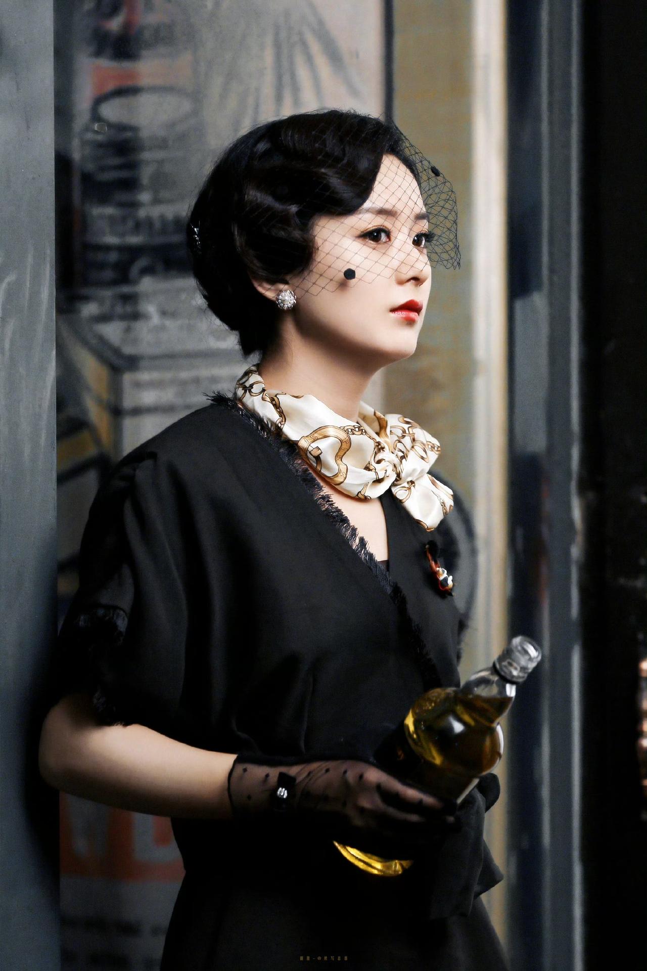 我当然喜欢赵丽颖。

从默默无闻到实力派演员，她一路踏实努力，用作品说话，塑造了