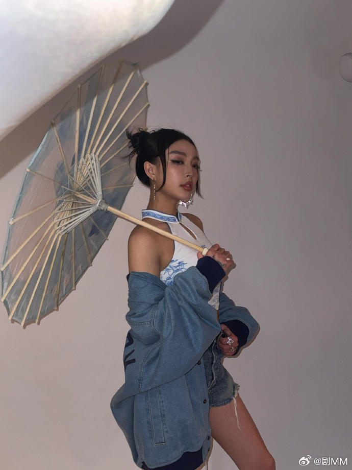 VaVa新专上线VaVa新专上线，这次写的是自己在外漂泊的故事呢！ VaVa人脉