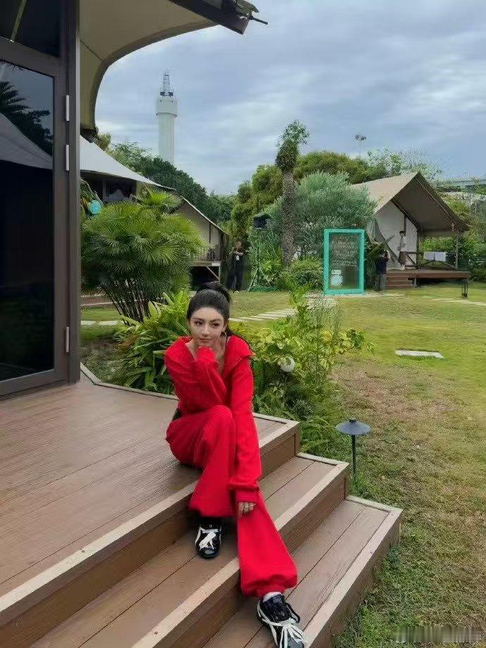 妈妈是女儿恋爱路上最大的绊脚石代入KK的视角真的会无奈，妈妈怕雨天给男嘉宾增加负