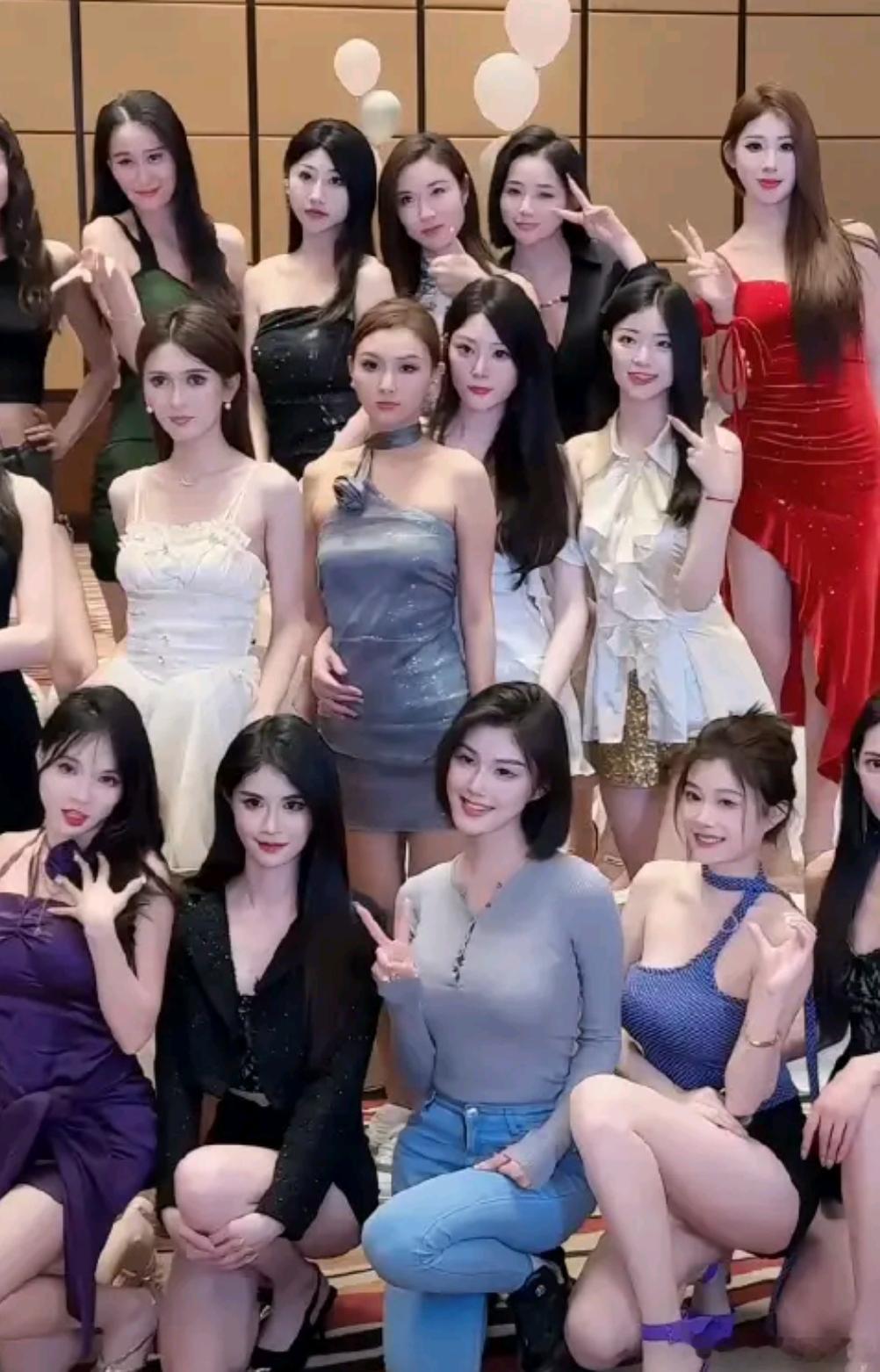 洋洋高锐“红楼·吗”◎无言站在古渡头秦淮河……谁在愁◎一梦……来到天尽头◎天尽头