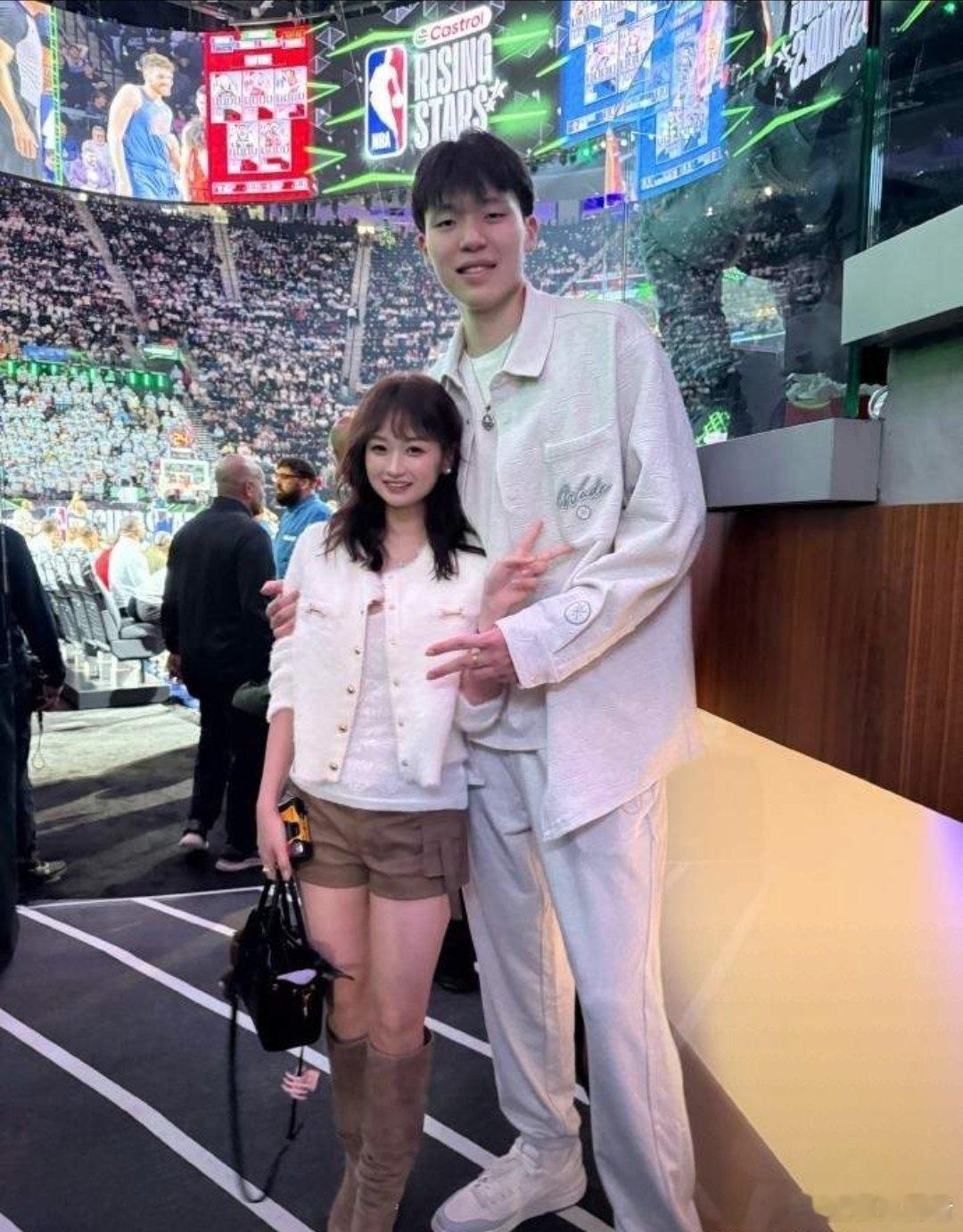 有球迷表示杨瀚森是不是被女友榨干了，热身赛这么差，打日本男篮还能用他嘛？中国男篮