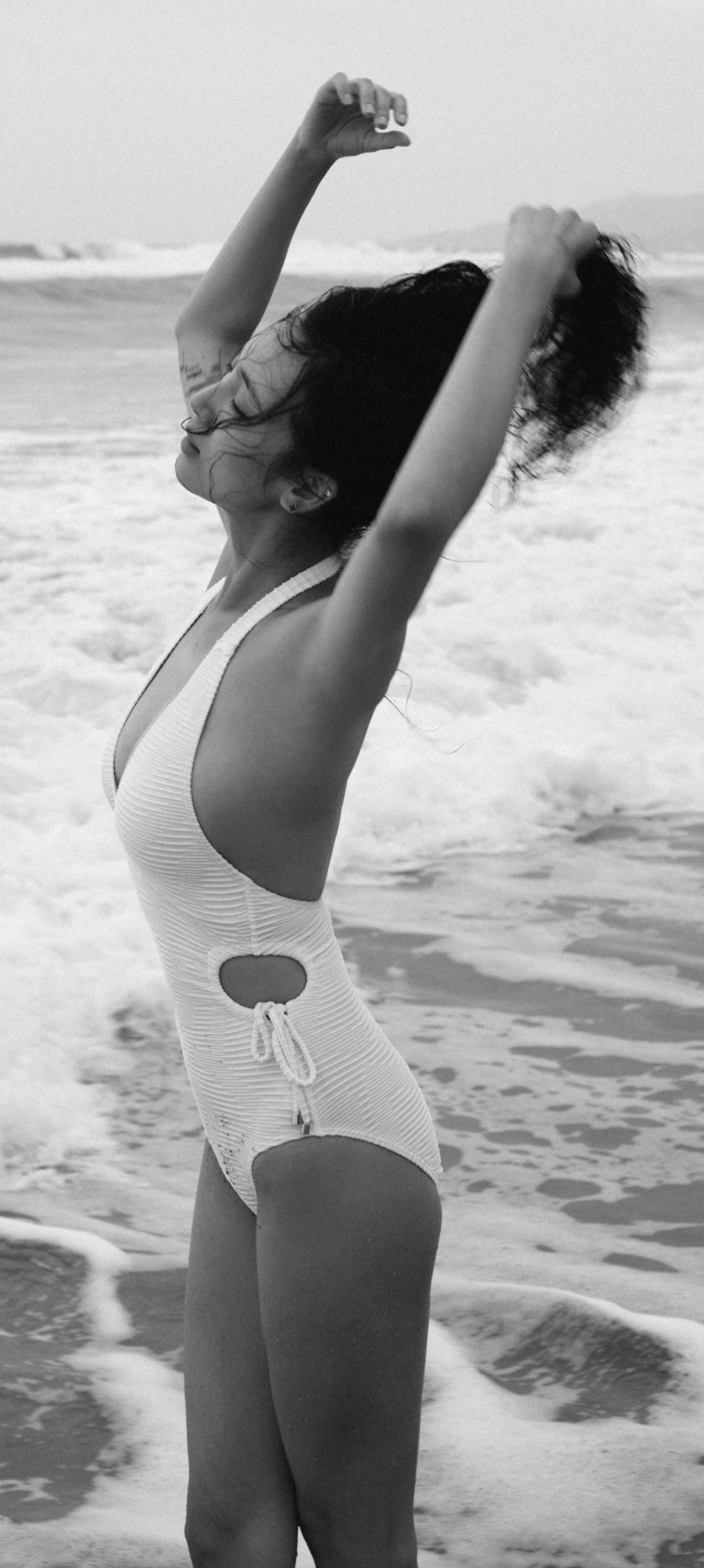 黑白，让王紫璇泳装的魅力打折了