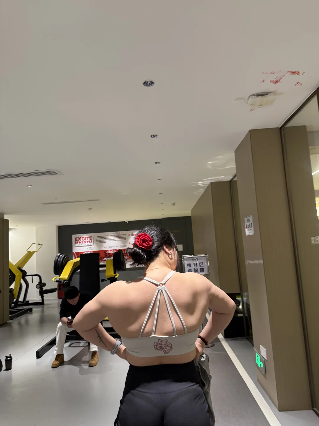 健身穿搭 练背日 白是原罪！我不管！