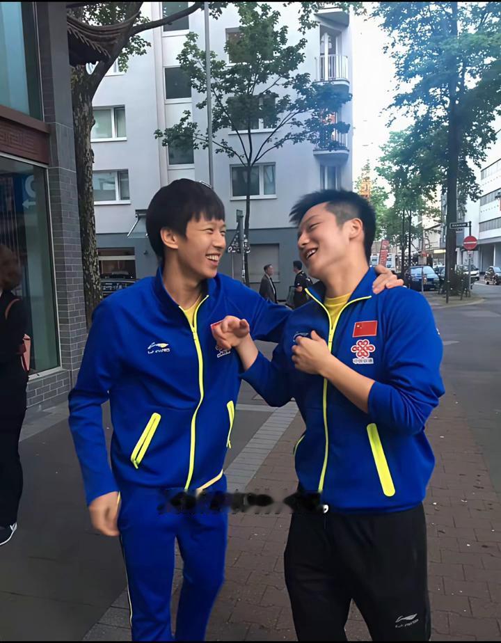 谁还记得这对国乒少年？樊振东和林高远，笑起来眼里全是光，这才是最好的青春模样，永