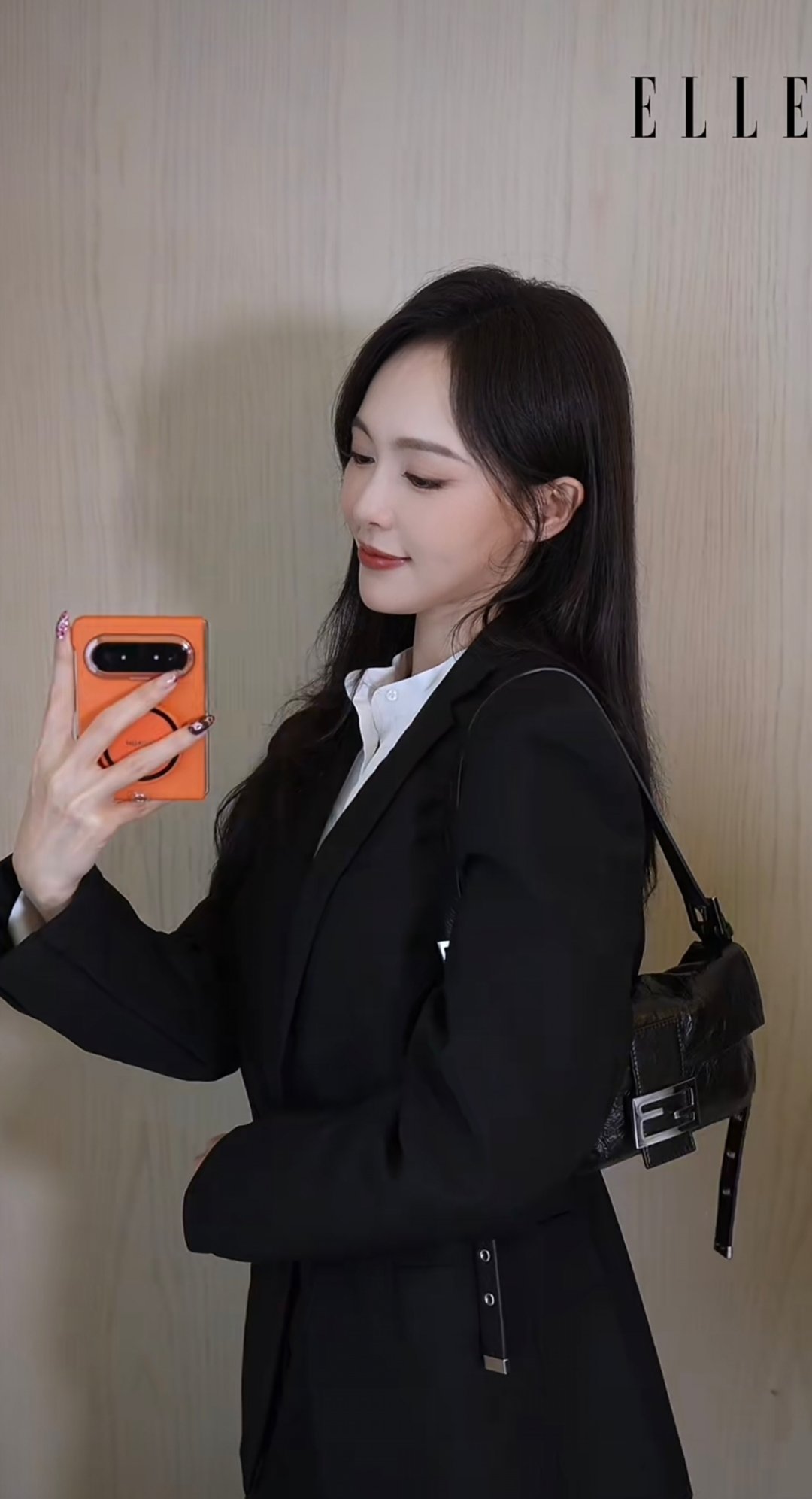 姐，在自拍吗，交出来太美啦唐嫣