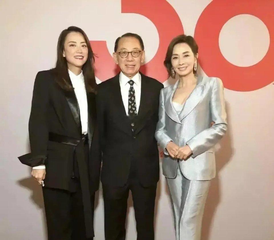 听说她是张国荣唯一承认过的女友，都60多了还像小姑娘。 ​​​
