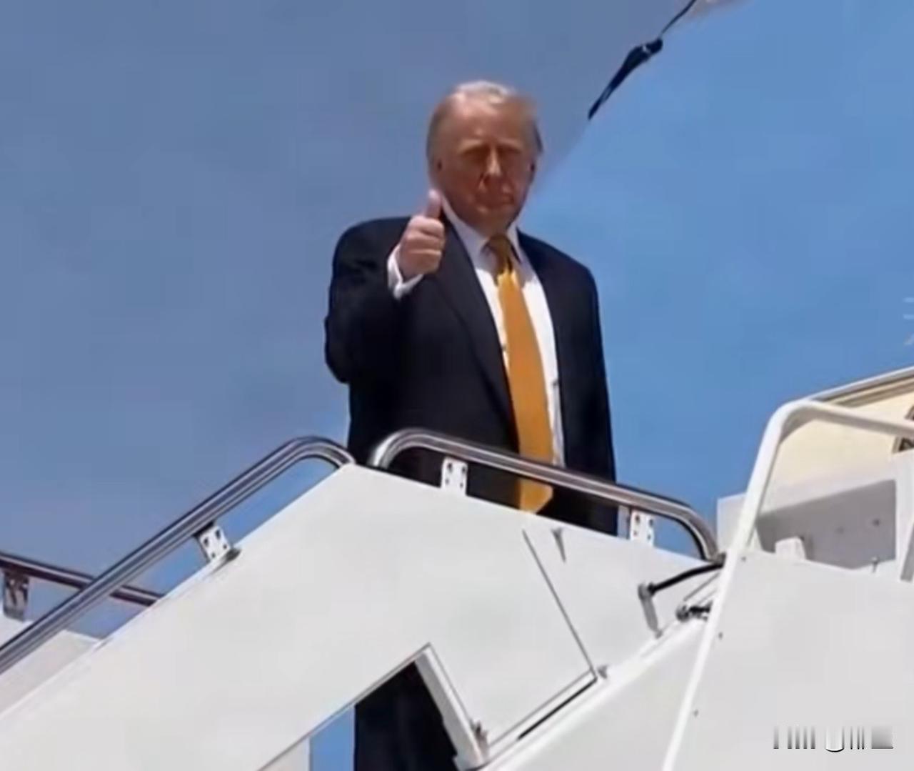 时间：2026年5月13日。
人物：特朗普
事件：美国总统特朗普到访北京。
座机