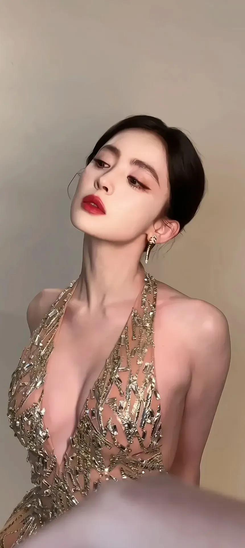 #女明星谁最美# #明星美图# #惊艳女神# #古力娜扎#
达人推荐 女主角唇泥