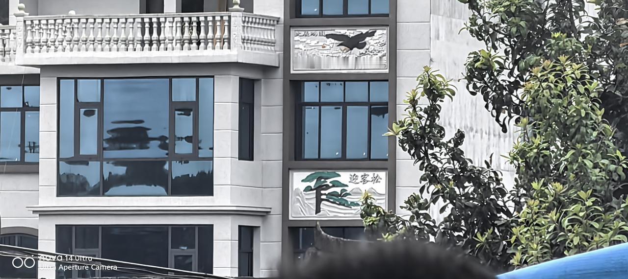 幸福其实很简单，兜里有钱，身边有人，心里有暖。三餐四季，平安顺遂，便是人间好时节