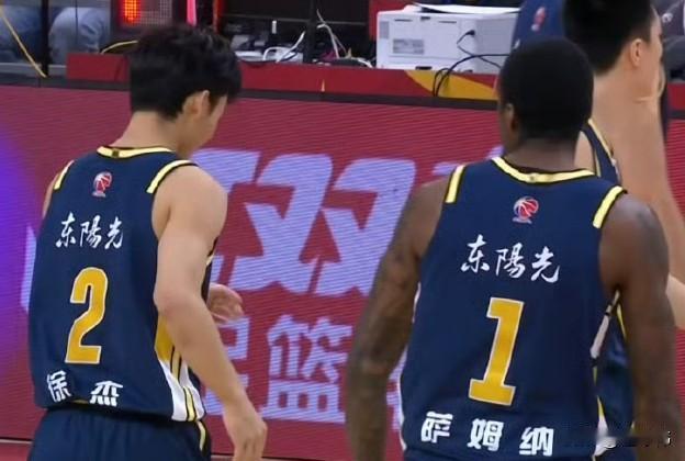 萨姆纳谈徐杰：

“徐杰杀死了比赛。”

“我们都非常兴奋。”

“他的那个抛投