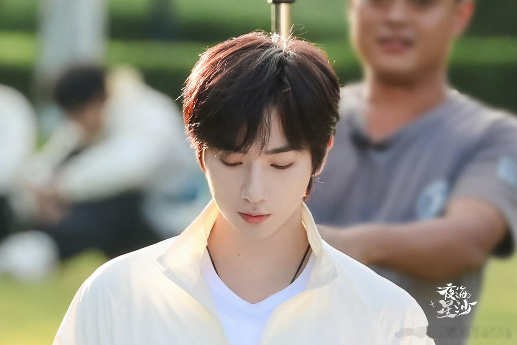 李宏毅0626生日快乐 lhy 毅则日记 当他开始演出的时候，漫天星星也比不过他