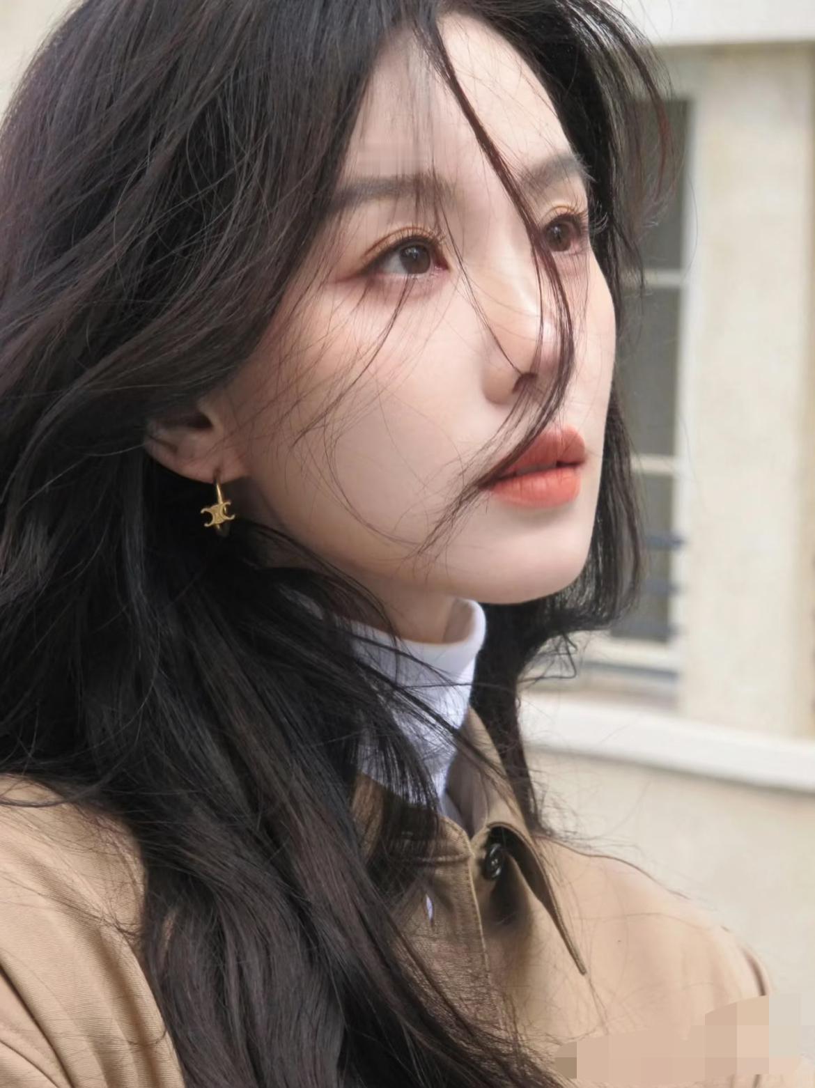 真没想到，
像刘诗诗这样咖位的明星，
竟然也会遭受不公平的待遇，原来娱乐圈的真的