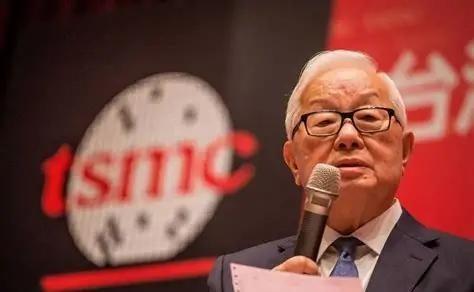 张忠谋在纽约面对外媒采访，甩下一句挺扎心的话：“如果美国真要扼杀中国半导体，中国