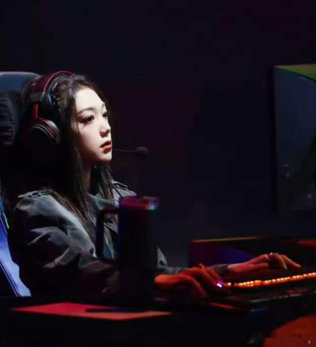 希林娜依高电竞文女主具象化  每次看到希林娜依高，都幻想她在电竞赛场大杀四方。那