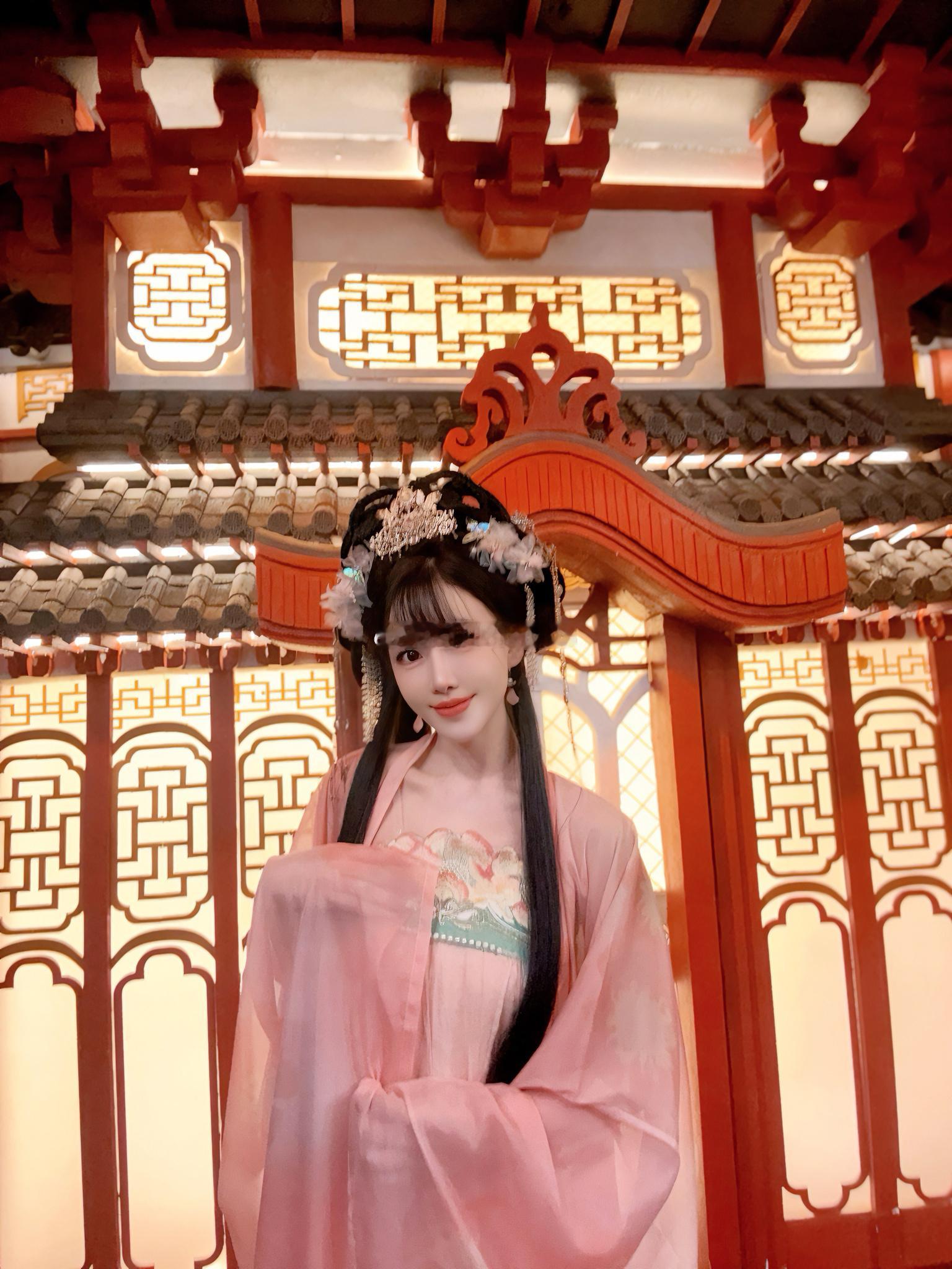 🏮梦回大唐，沉浸式的宫廷用膳，感受太平盛世，盛世美景。🏮就是这木凳子坐两个小