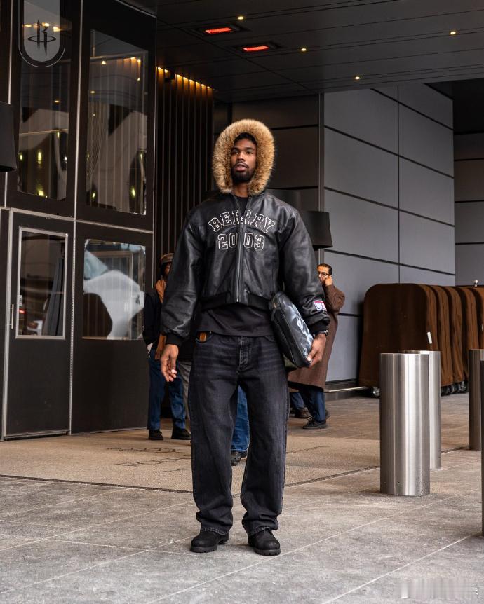 自毁长城！76人加时战胜火箭 第四节开局，火箭在谢泼德的带领下，打出了17比2的