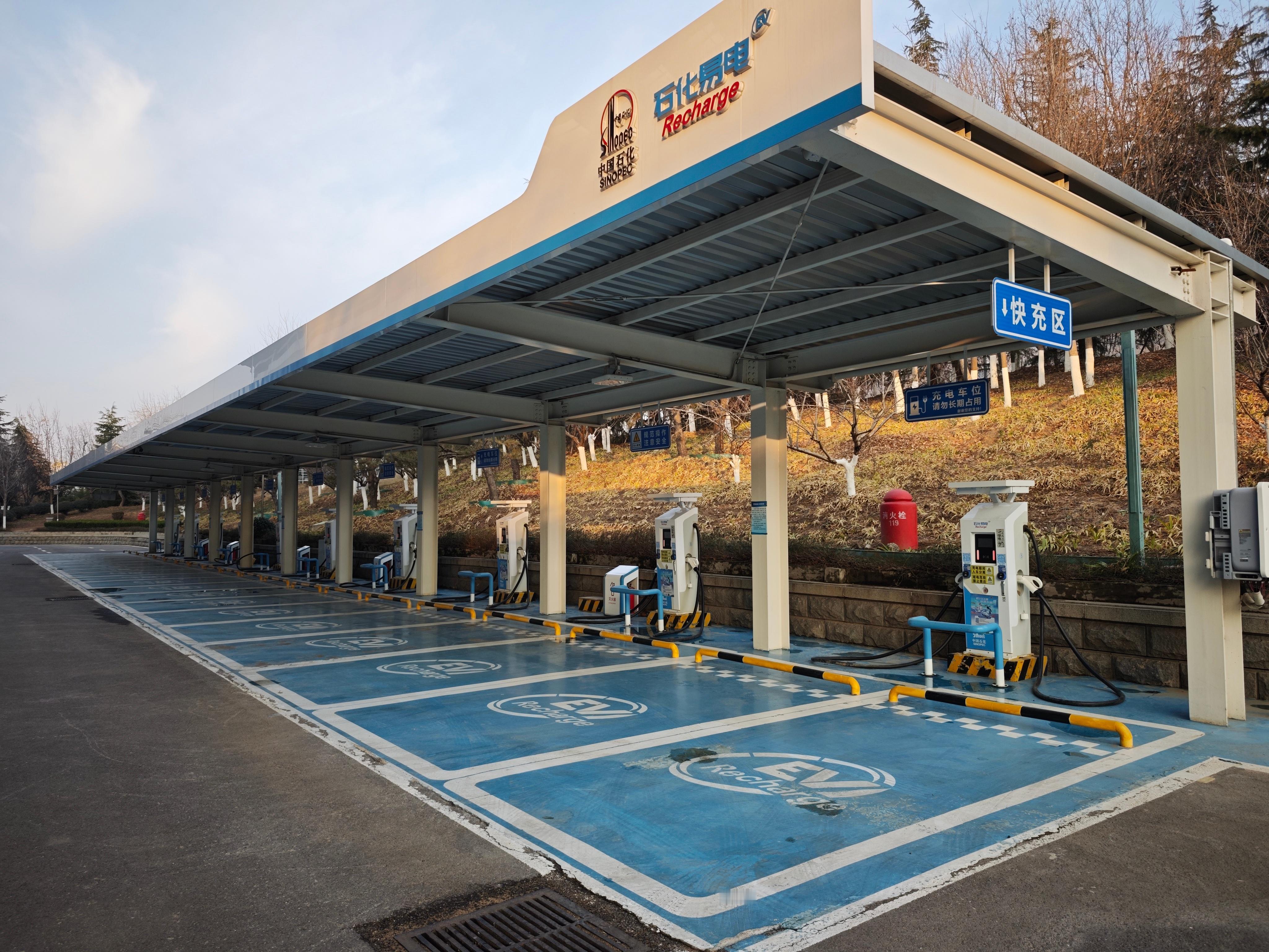 讲真，我大山东的充电基础设施建设真的是又快又准又方便，几乎做到了随处可充，想充就