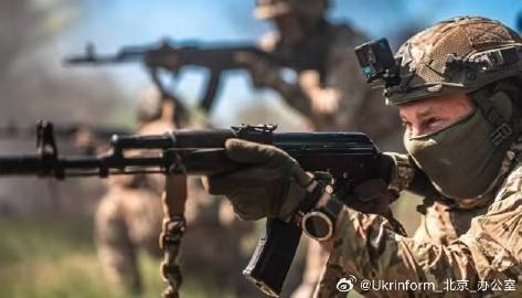 <br /><br />🇺🇦🪖泽连斯基：乌军坚守防线，波克罗夫斯...