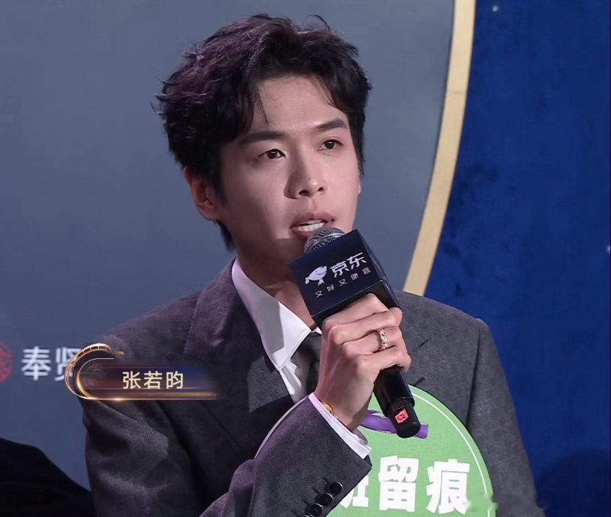 张若昀差点180度鞠躬 说他是卷王他直接鞠躬，这个反应我是没想到的。张若昀你是不