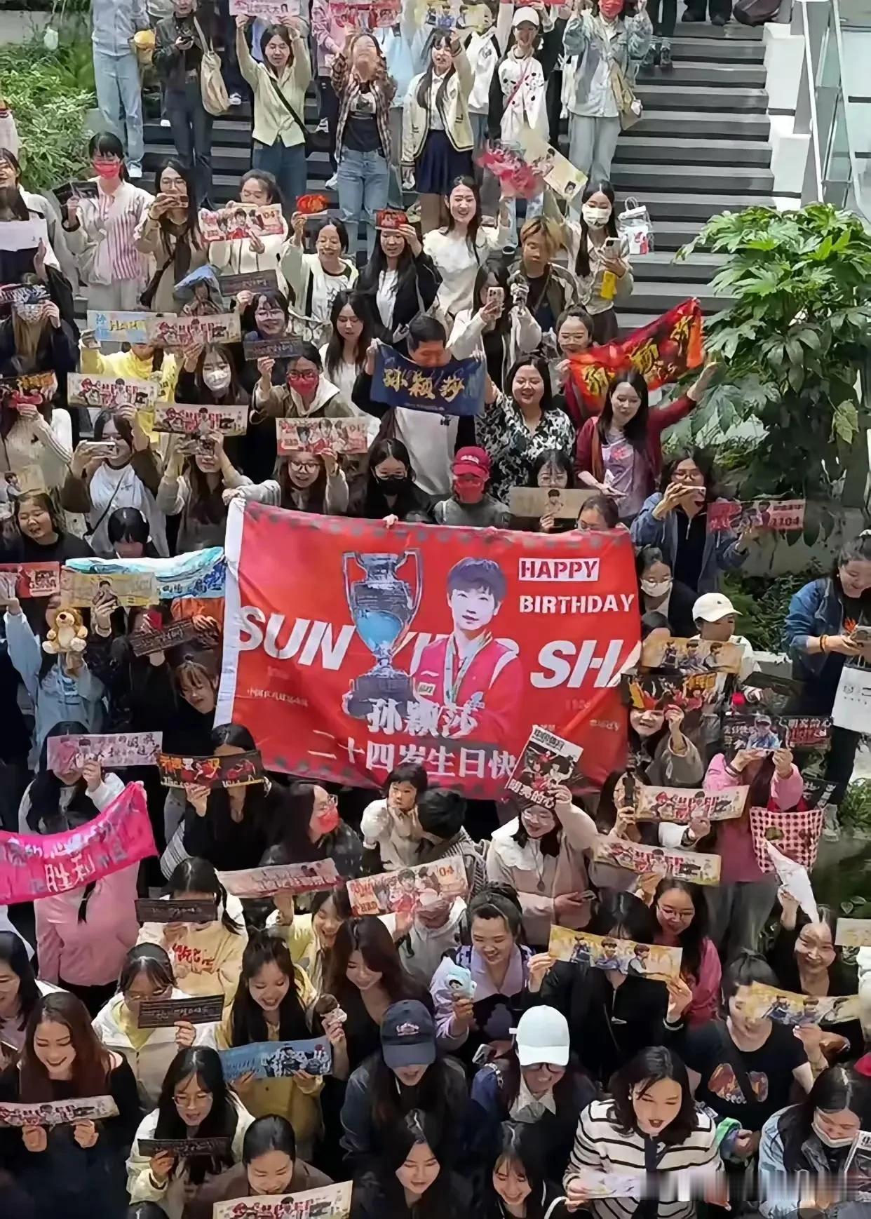 11月4日，国乒小将孙颖莎即将迎来她的24岁生日。

只因心中那份对孙颖莎的喜爱