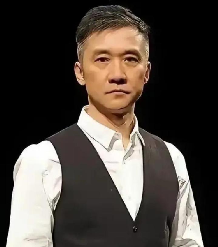 2011年，黄志忠把自己在北京的两套千万房产、200万存款和名下所有车，一把塞给
