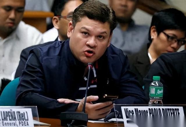 最近，中东那边的美军基地刚被伊朗导弹猛烈“问候”，离得万水千山的菲律宾反倒先炸了