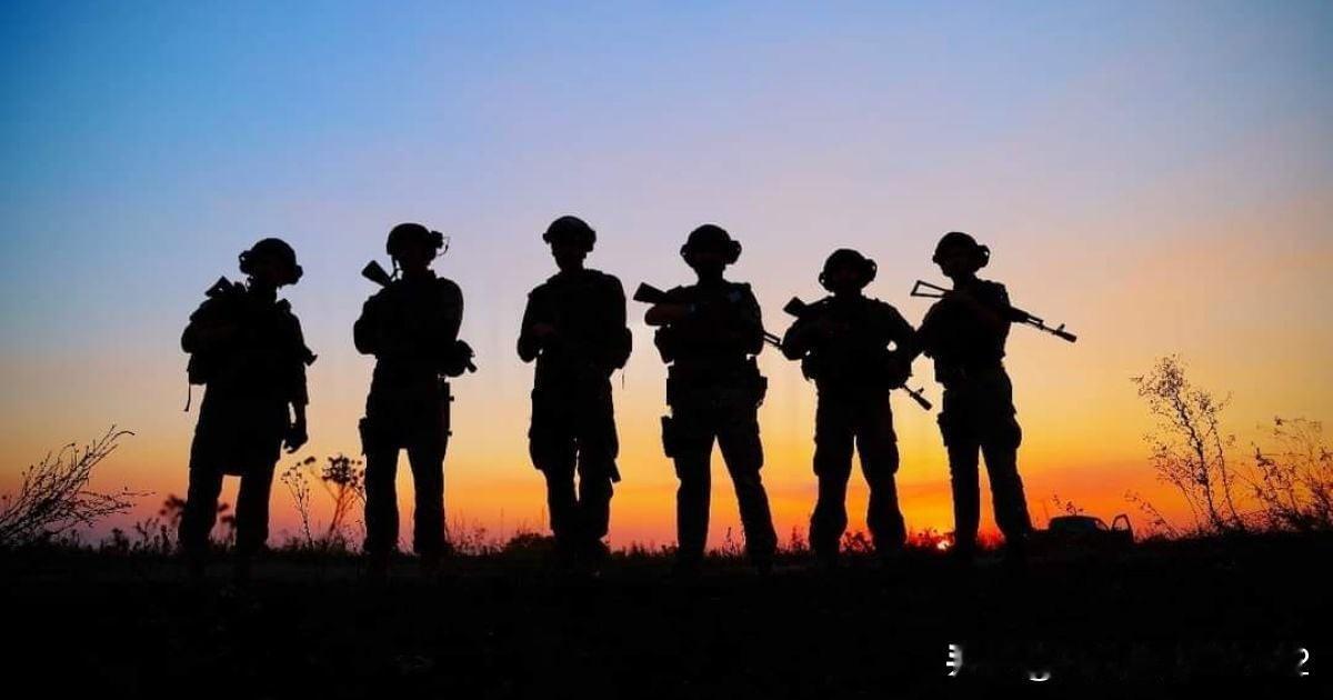 军事观察员称：乌克兰武装部队在两个方向交汇处改善了阵地



乌克兰军队在亚历山