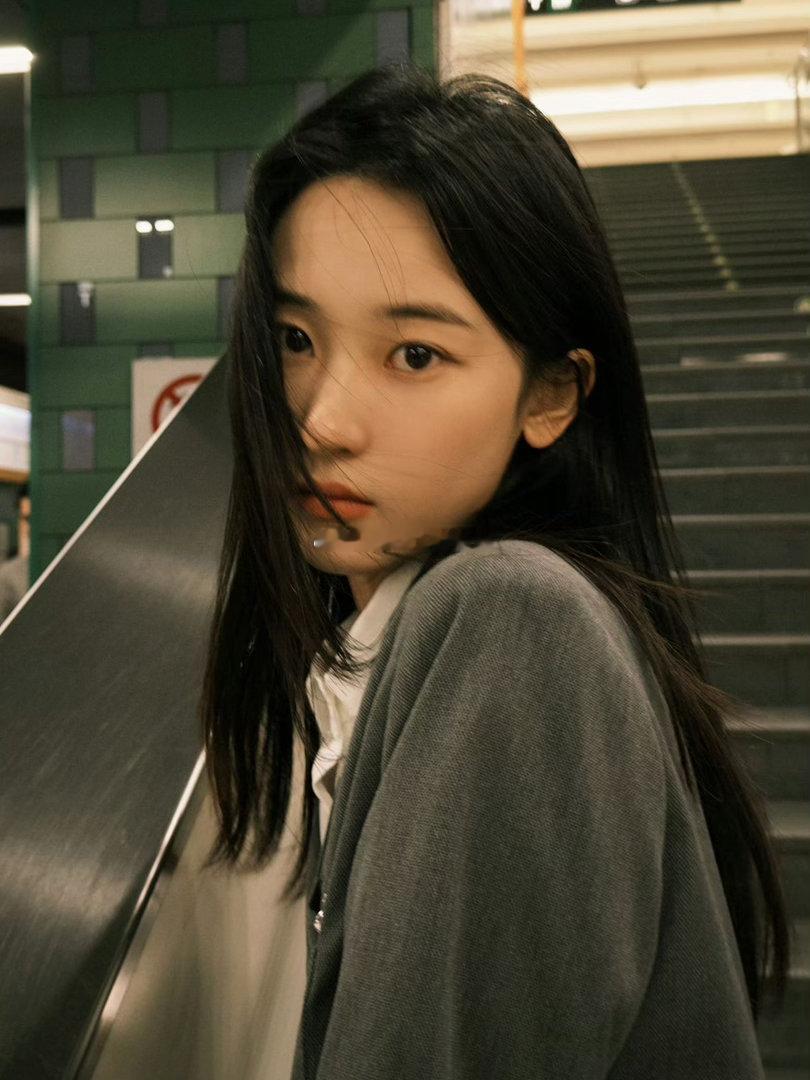 十日终焉十日终焉开机  看了眼这个全阵容，问了一圈领衔主演张祎曈是谁？去翻了她作