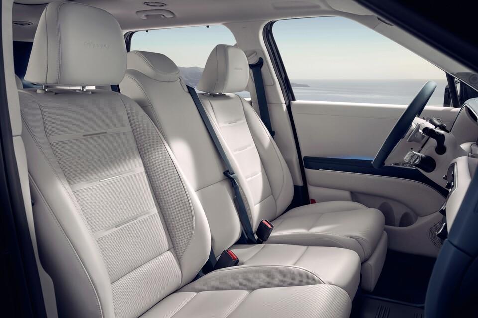 【中大型SUV 如何实现3+3+3座椅布局？】
现代全新中大型SUV，帕里斯帝，