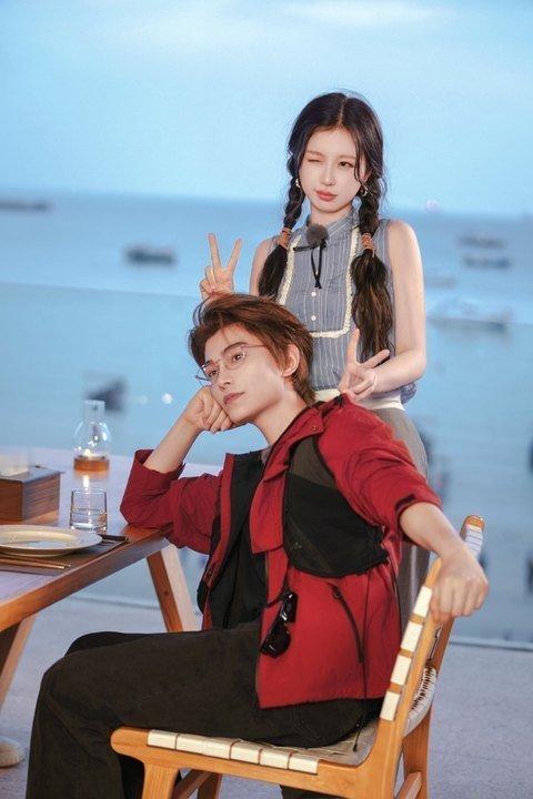 虞书欣丁禹兮海边双人合作  虞书欣丁禹兮海边双人合照来啦！帅哥美女什么的最配了！