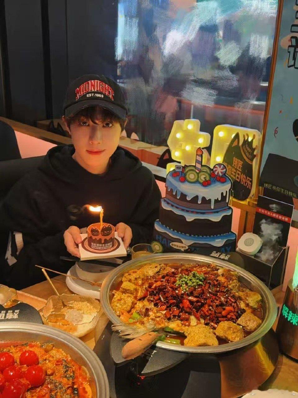 倒霉死勒1106生日快乐从角色里听到的温柔和力量，都想变成对你的祝福，新岁顺顺当