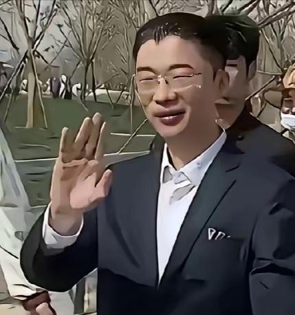 不得不佩服郭有才的处世智慧

不得不佩服歌手郭有才的情商与头脑。自从在网络爆火之