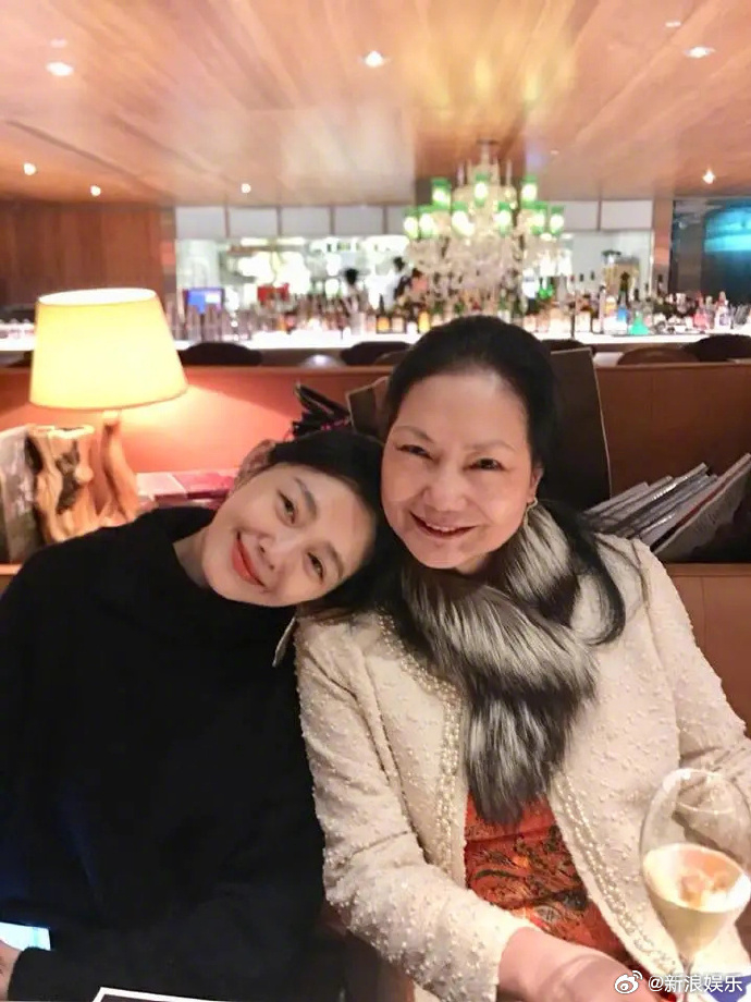 S妈回应大S孩子北京上学 据台媒，S妈回应关于大S孩子是否在北京上学的问题，她表