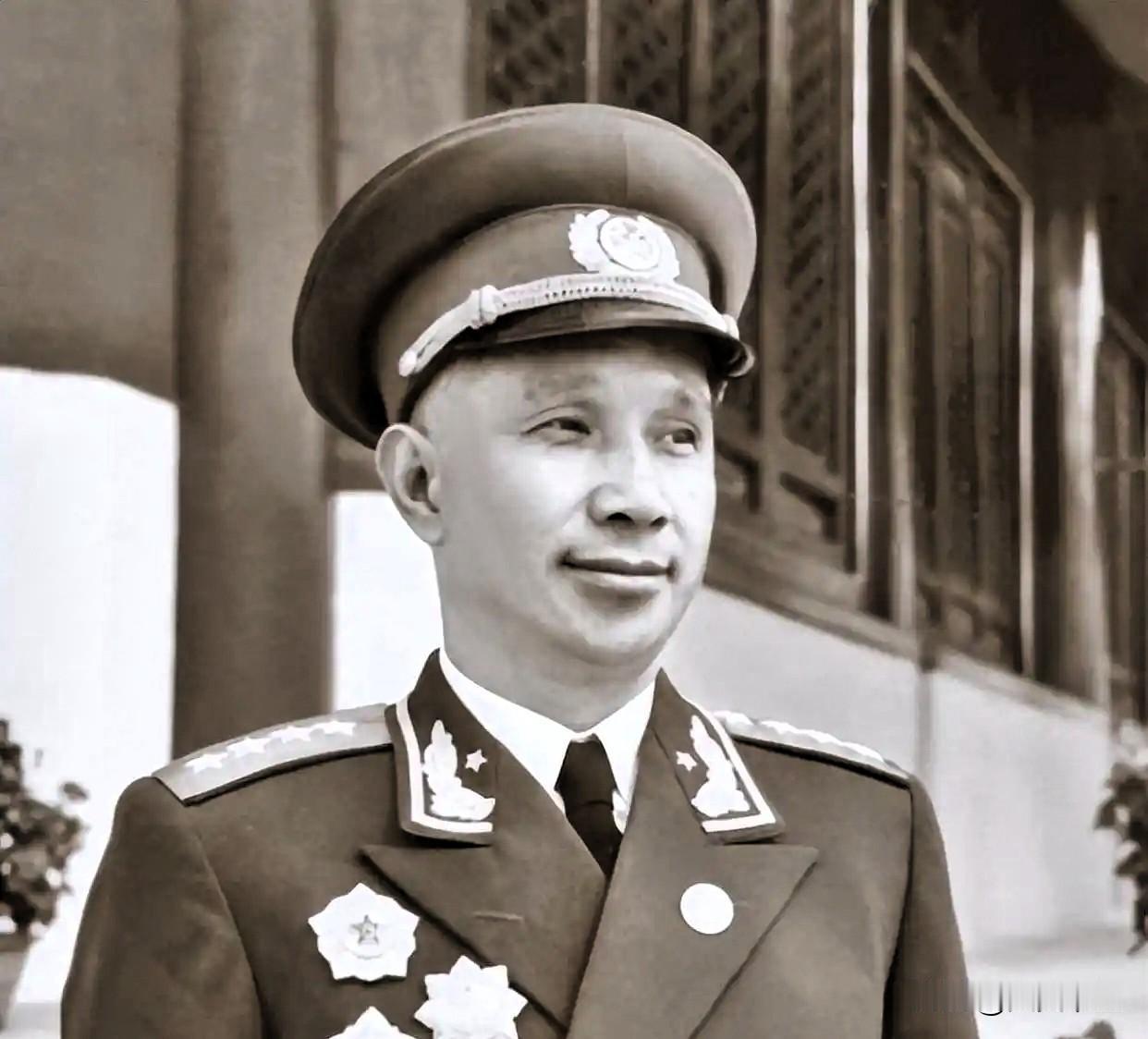 我军两大“战神”，一个保守，一个冒险。林帅长期身处中央，肩负着保卫毛主席和总部的