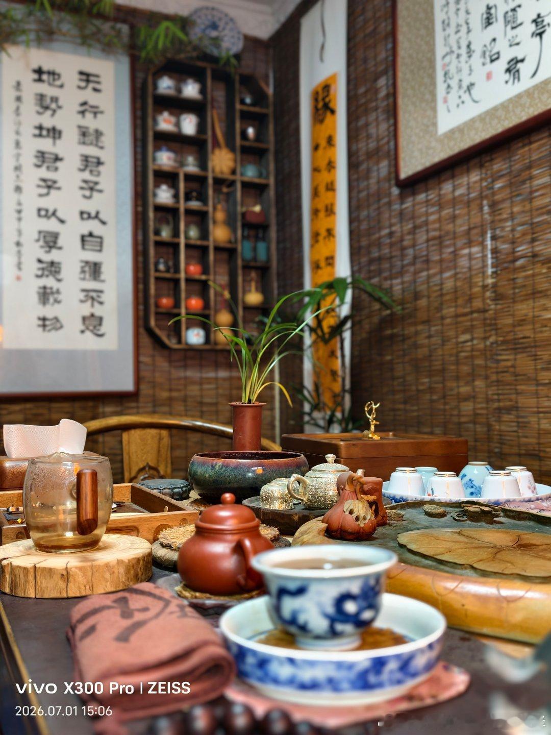 忙时谋生，闲时喝茶，守住人间烟火。 
