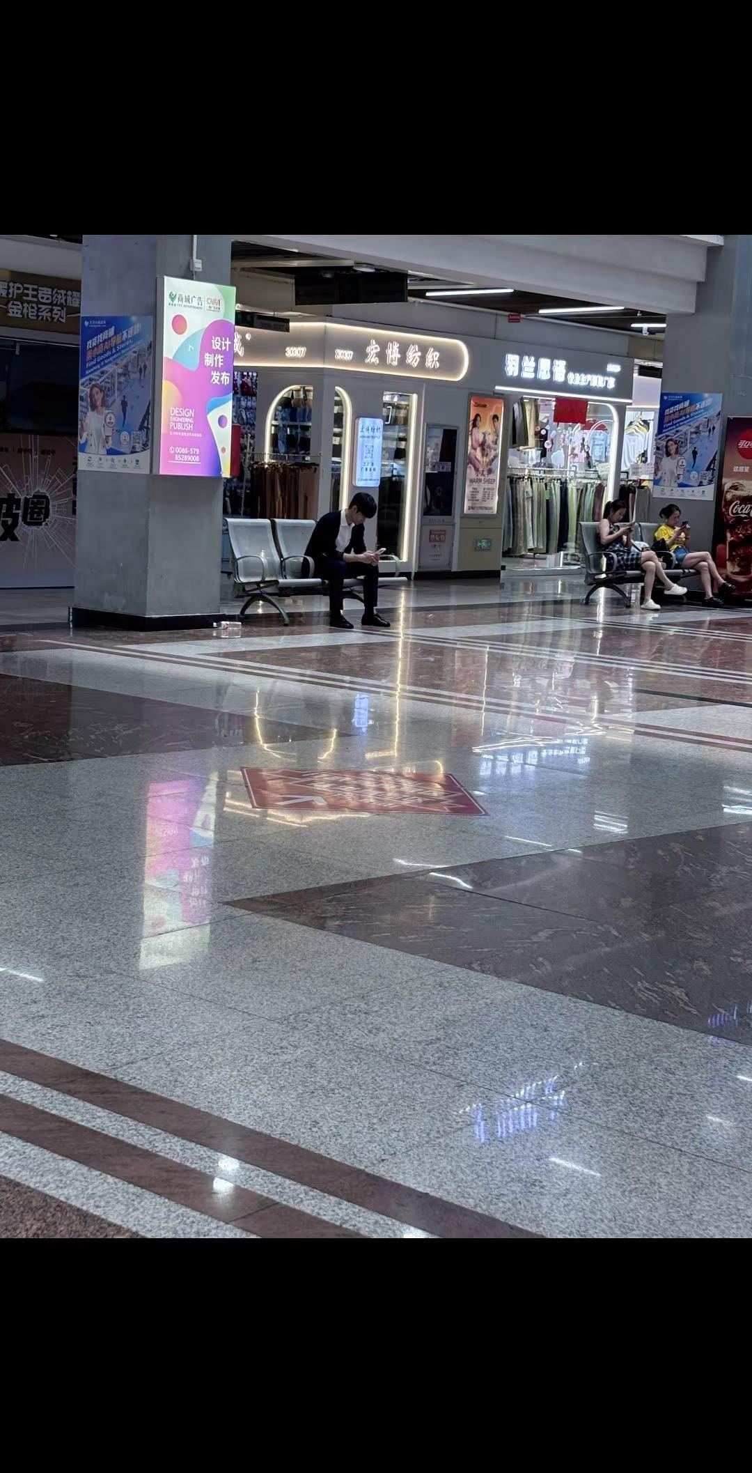 这是不是现实版的霸道总裁穿搭啊是不是我眼睛看花了