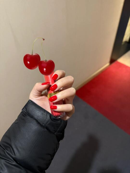 玫粉色美甲真显白