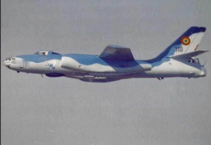 2001年时的，罗马尼亚空军装备的，中国制造的轰-5轻型轰炸机。罗马尼亚在200
