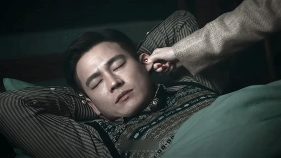谁说陈开来不爱金宝 金宝的爱是热烈的火，陈开来的爱是沉默的海。他包容她的一切，却