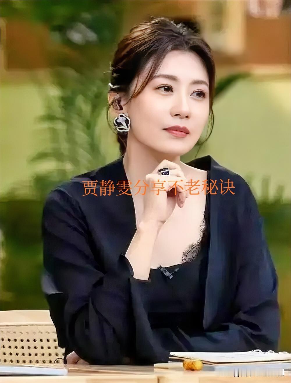 贾静雯分享不老秘诀，冻龄颜值惊艳众人

贾静雯凭借依旧青春靓丽的模样频上热搜，引