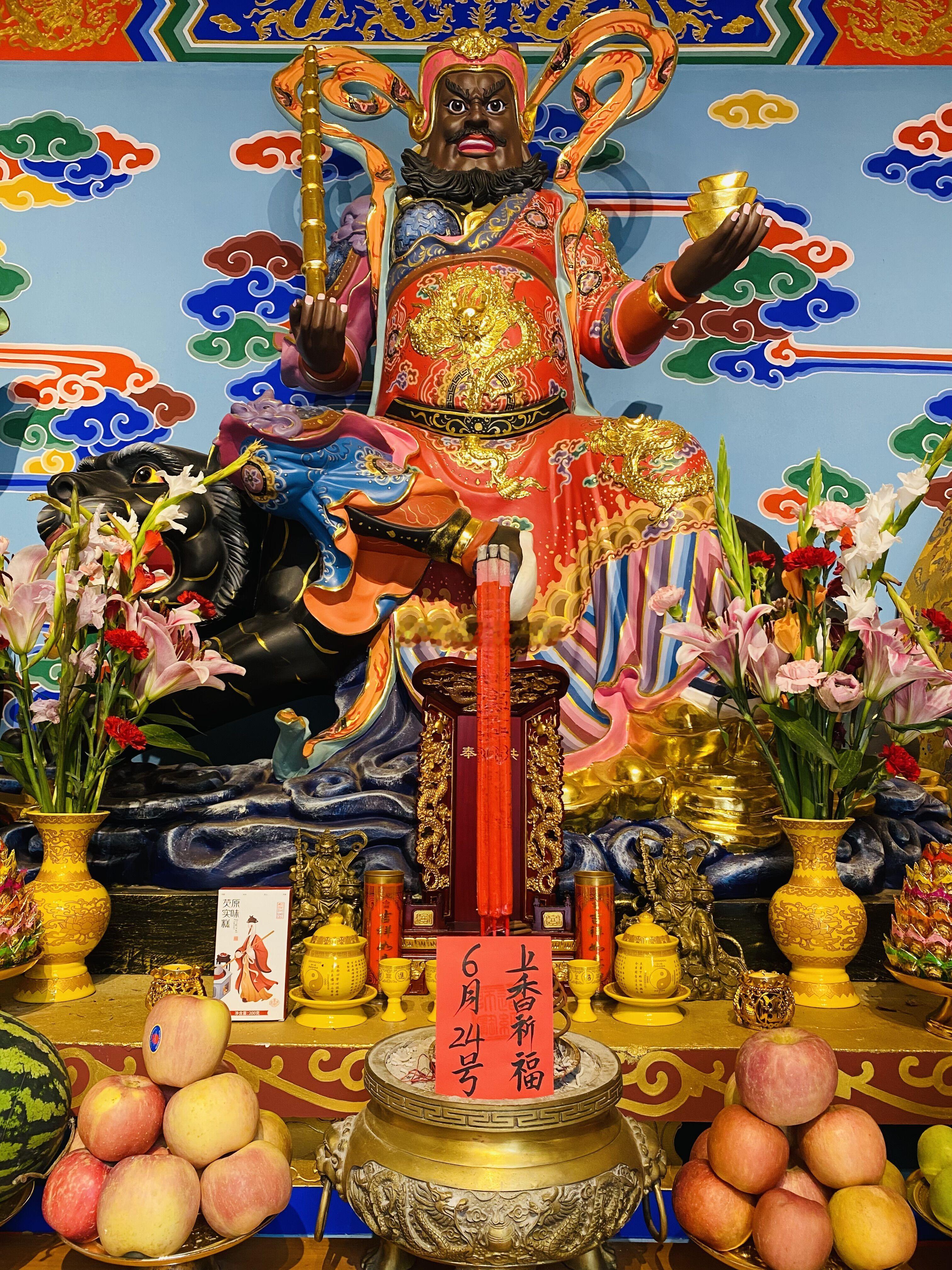 开周大吉，你必定被吉神青睐，6月24日师父在财神殿为点赞的粉加持福慧财运[作揖]