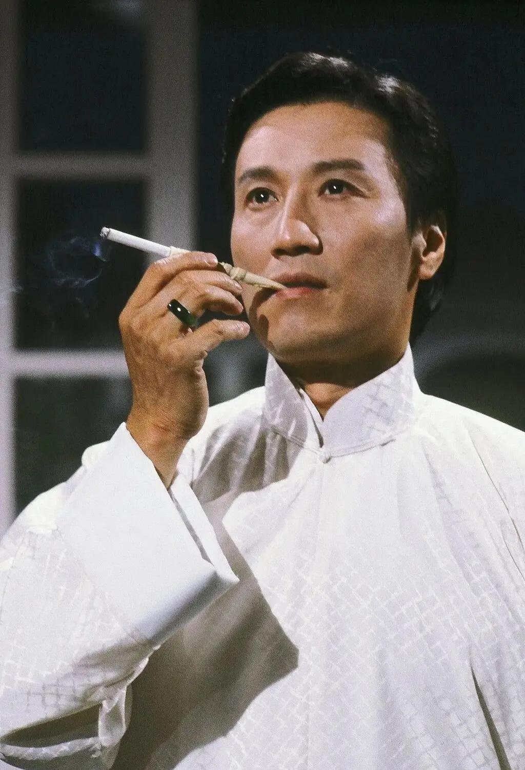 一代影坛四哥谢贤落幕人间，89载人生热烈精彩，从风华绝代的银幕主角到高龄斩获影帝