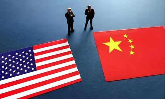 美国反华派认为，中国现政府跟清政府差不多，专制腐败，中国的所谓辉煌都是吹出来，中