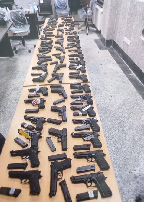 目标果然不是哈尔格岛，伊朗最后关头醒悟了，果断出手缴获大批武器！
 
根据伊朗情