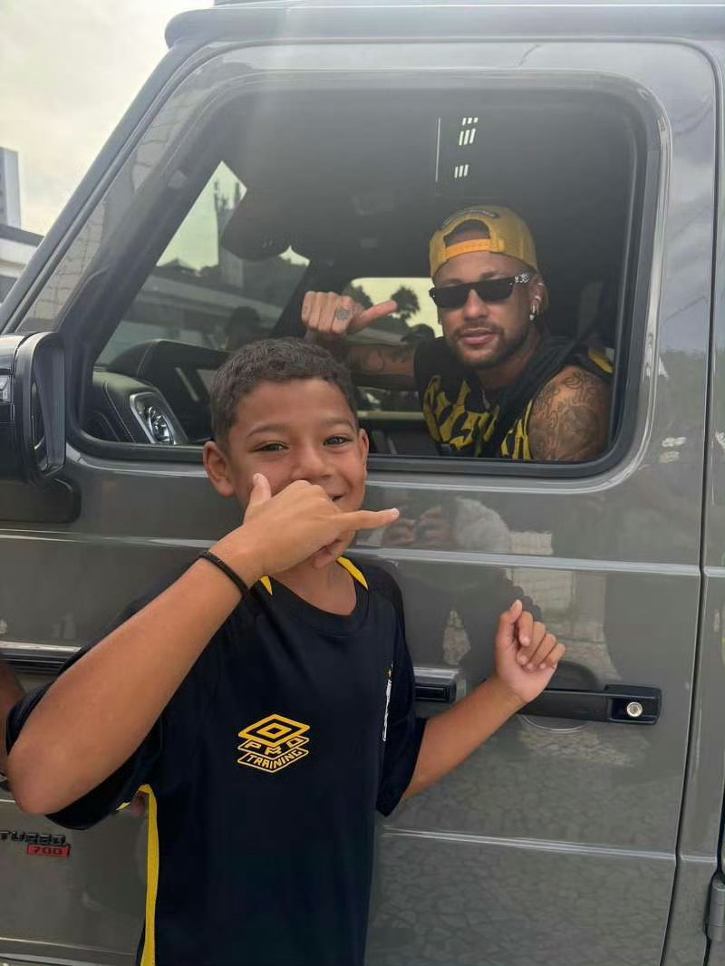 内马尔 满足粉丝