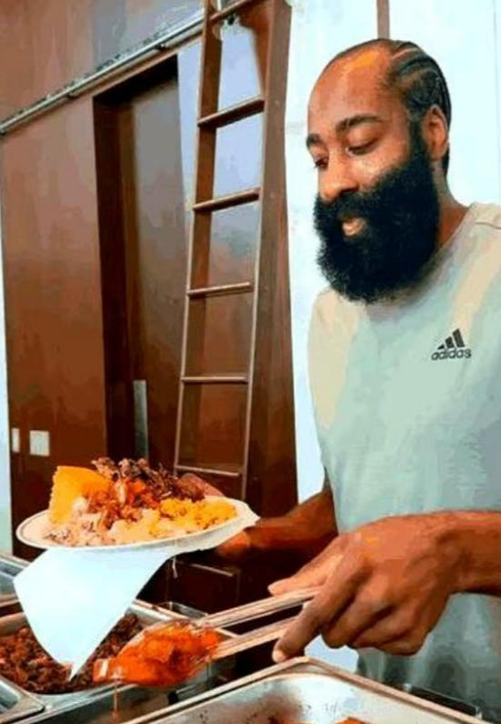 刮一次胡子，违约金13亿。这不是玩笑，是詹姆斯·哈登与阿迪达斯签下的卖身契。
