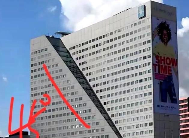 70米玻璃墙，成龙说跳就跳
 
那一跳，从荷兰鹿特丹21层写字楼外沿滑下，没替身